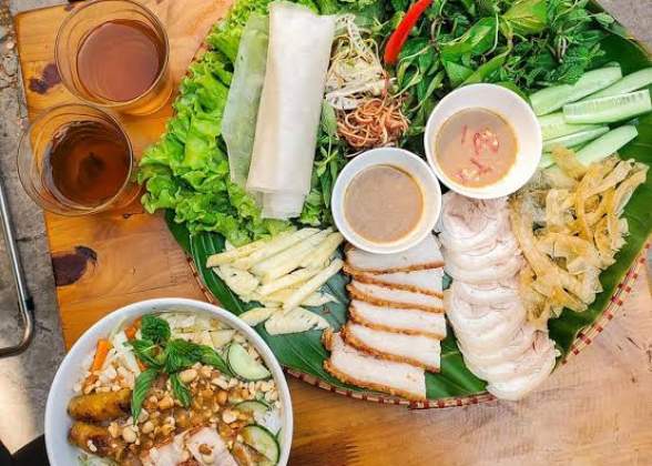 Banh Trang Cuon Thit Heo Da Nang: How to Eat This Local Specialty